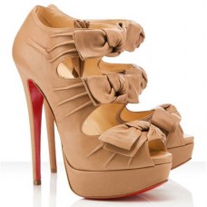 Christian Louboutin Madame Butterfly 140mm enkellaarsjes beige Christian Louboutin Madame Butterfly 140mm enkellaarsjes beige
