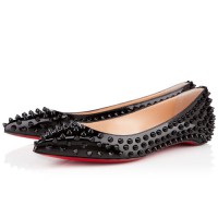 Christian Louboutin Pigalle Ballerina's met Spikes, Zwart Christian Louboutin Pigalle Ballerina's met Spikes, Zwart