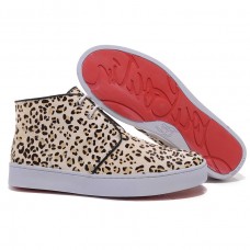 Christian Louboutin sneakers met luipaardprint.